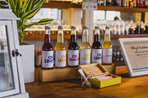 带盖玻璃瓶的照片 · 免费素材图片