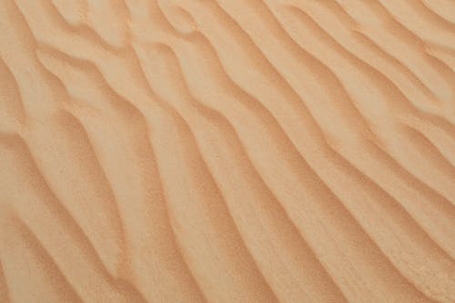 沙漠沙滩上的波浪图案 · 免费素材图片