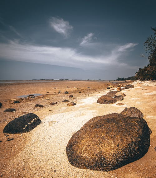 岩石在海边的照片 · 免费素材图片