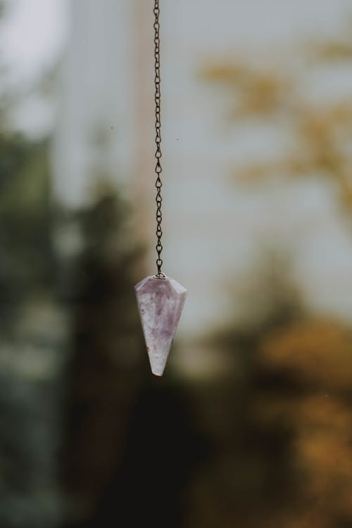 水晶吊坠的特写 · 免费素材图片