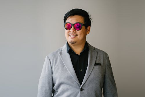 太阳镜微笑的人 · 免费素材图片