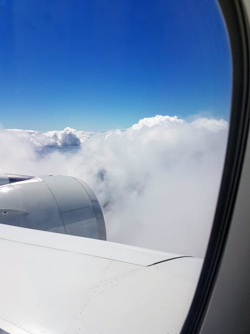 客机窗口显示云 · 免费素材图片
