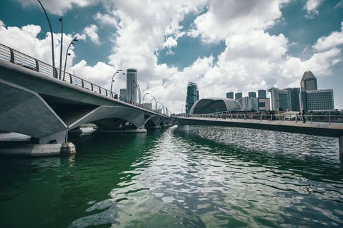 灰色混凝土桥 · 免费素材图片