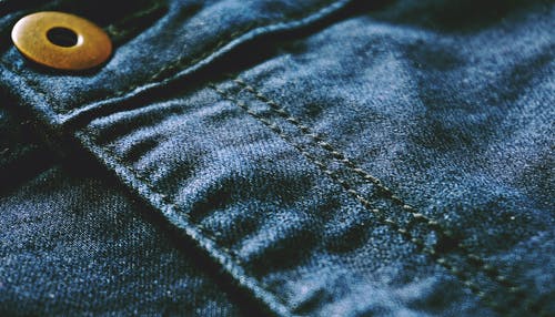蓝色牛仔纺织与棕色按钮 · 免费素材图片
