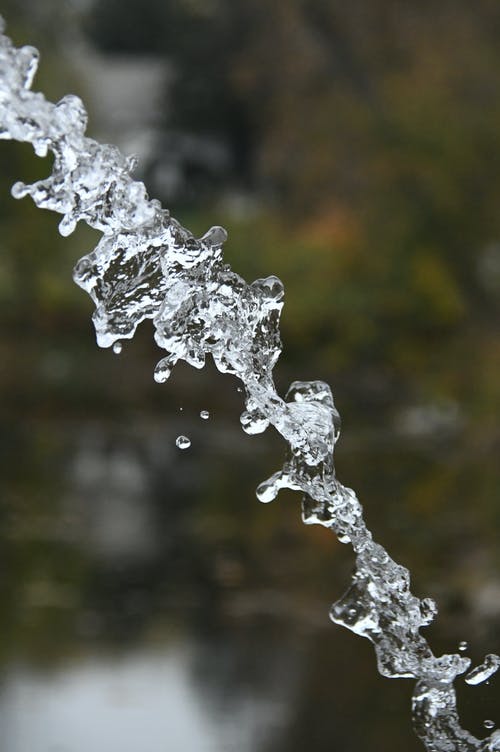 水的选择性聚焦摄影 · 免费素材图片