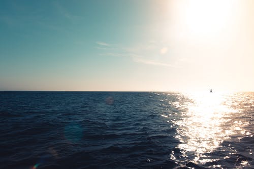 船在水面上 · 免费素材图片