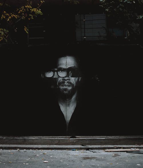 男人图形彩绘墙 · 免费素材图片