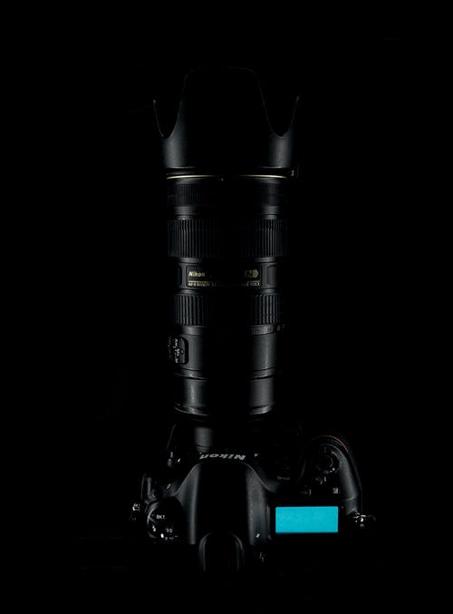 黑色尼康单反相机 · 免费素材图片