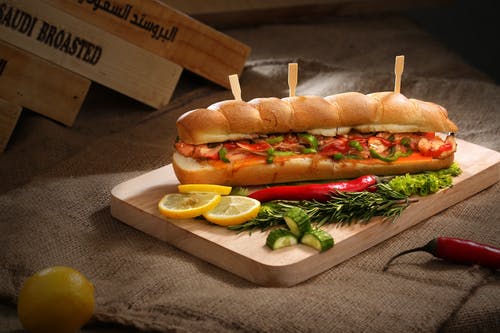 三明治和柠檬片 · 免费素材图片