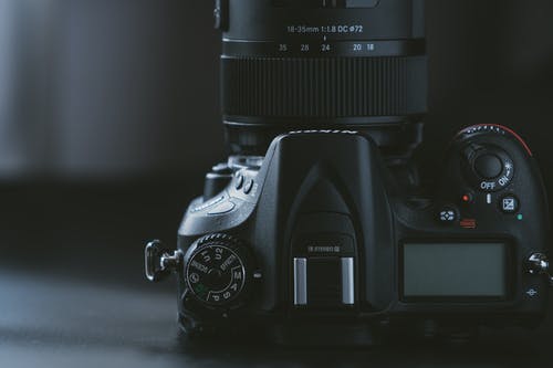黑色单反相机 · 免费素材图片