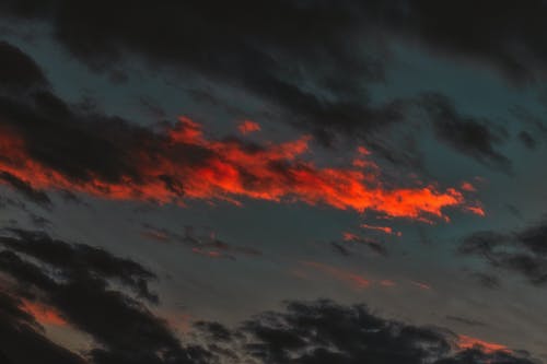 橙色和黑色的云 · 免费素材图片