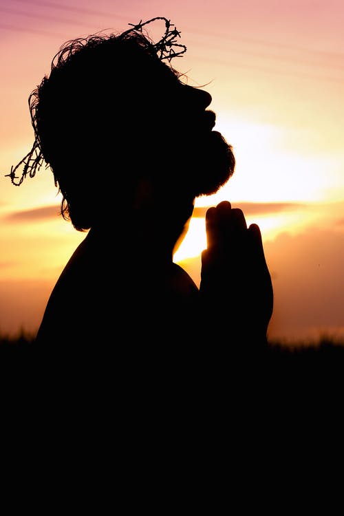 人祈祷的剪影形象 · 免费素材图片