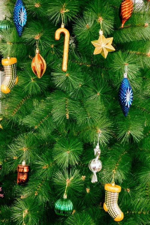 圣诞树上的装饰物的特写照片 · 免费素材图片