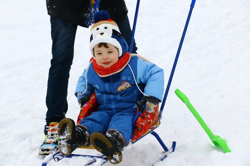 小孩雪橇 · 免费素材图片