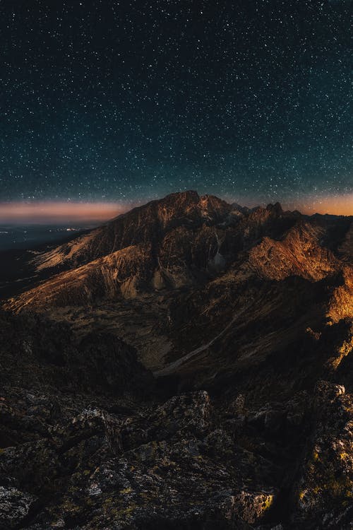 星空下的夜晚山 · 免费素材图片