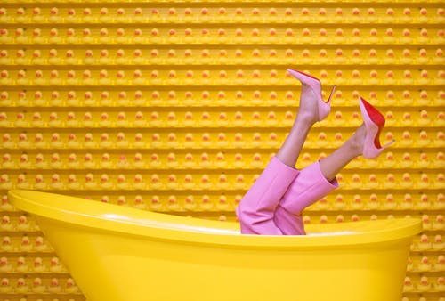 黄钢浴缸 · 免费素材图片