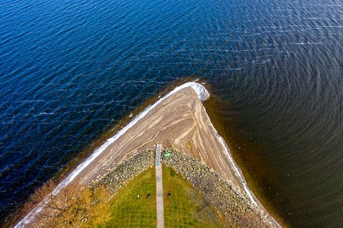水体航拍 · 免费素材图片