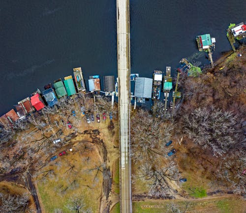 一座桥附近的小岛的航拍 · 免费素材图片