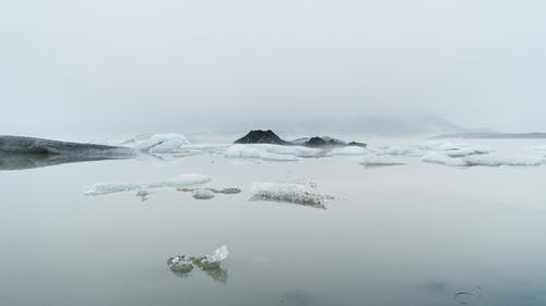 水体上的冰山 · 免费素材图片