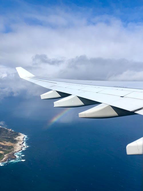 飞机机翼与彩虹 · 免费素材图片