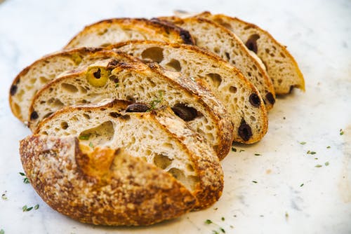 切片的葡萄干面包 · 免费素材图片