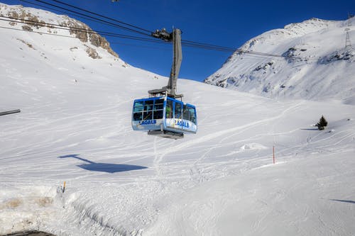 白色滑雪缆车 · 免费素材图片