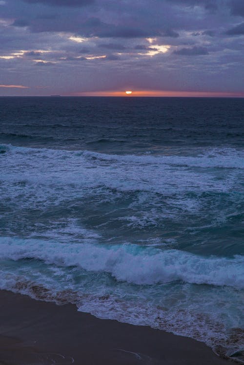 日落期间海洋风景 · 免费素材图片
