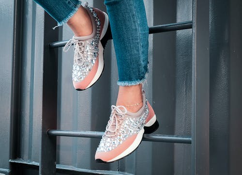 站在梯子上的人 · 免费素材图片