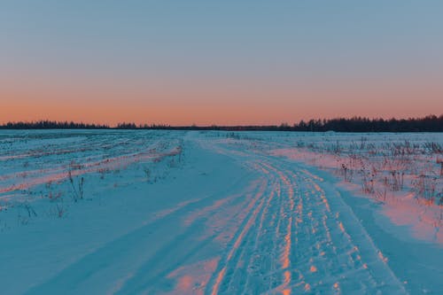 冰雪覆盖的路 · 免费素材图片