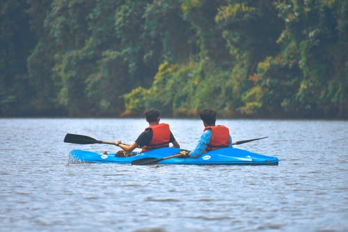两名男子在皮划艇 · 免费素材图片