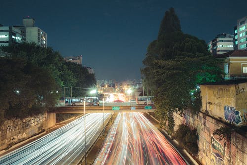 夜间路延时摄影 · 免费素材图片