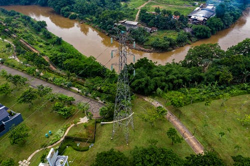 电塔在克里克附近的航拍照片 · 免费素材图片