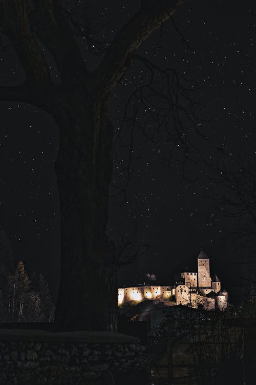 星空下的布朗城堡 · 免费素材图片