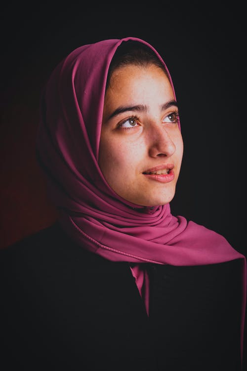 女子粉色hijab · 免费素材图片