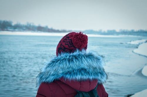 穿着冬天的衣服的人的照片 · 免费素材图片