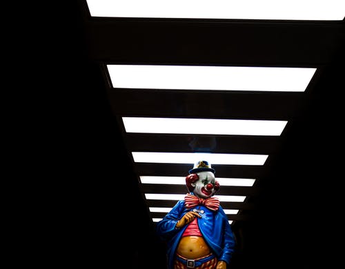 隧道内的小丑 · 免费素材图片