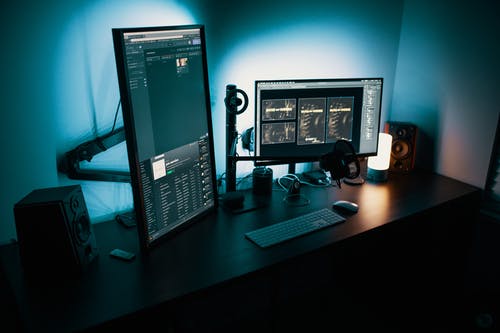 黑色纯平电脑显示器 · 免费素材图片