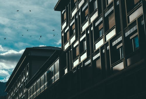 灰色和黑色木制框架 · 免费素材图片