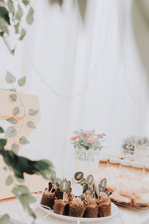 板上烤的蛋糕 · 免费素材图片