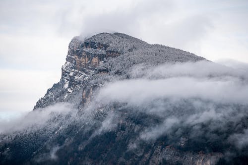 山与云的航拍 · 免费素材图片