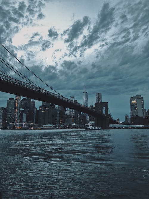 黑桥下的水体 · 免费素材图片