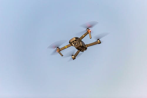 飞行无人机 · 免费素材图片