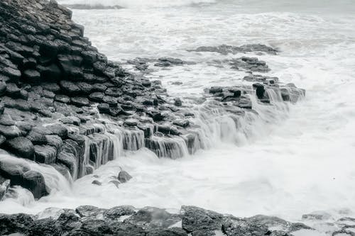 水体的灰度 · 免费素材图片