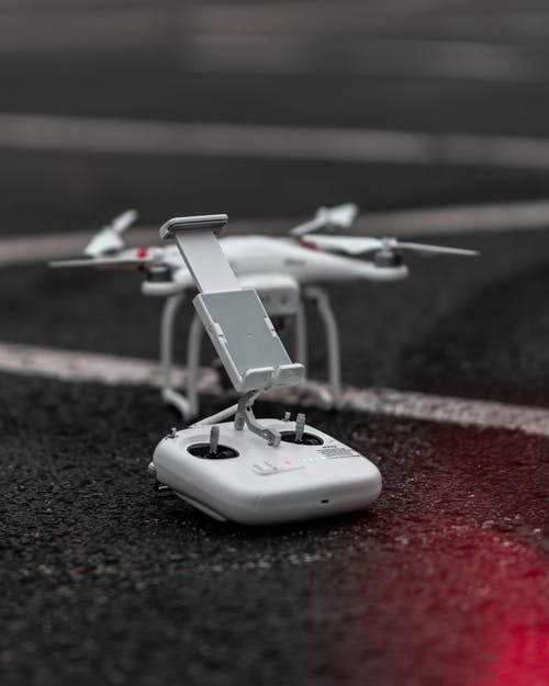 Quadcopter遥控器的选择性聚焦摄影 · 免费素材图片