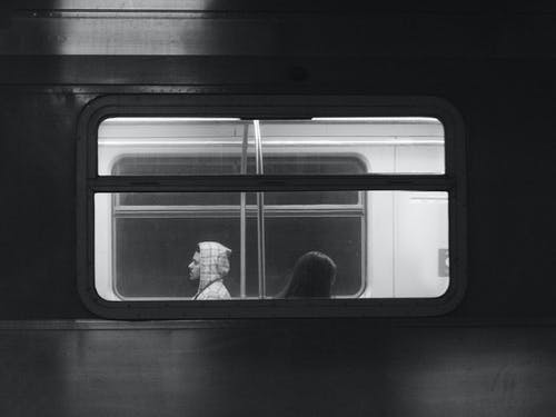 乘火车的人 · 免费素材图片