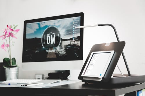 开启的imac铝 · 免费素材图片