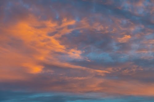 白色和橙色的云 · 免费素材图片