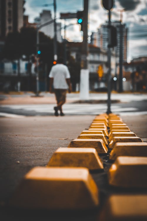 黄色路标 · 免费素材图片