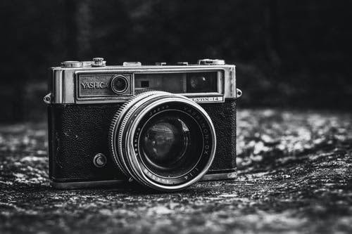 相机的单色照片 · 免费素材图片