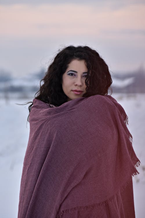 女人满围巾 · 免费素材图片
